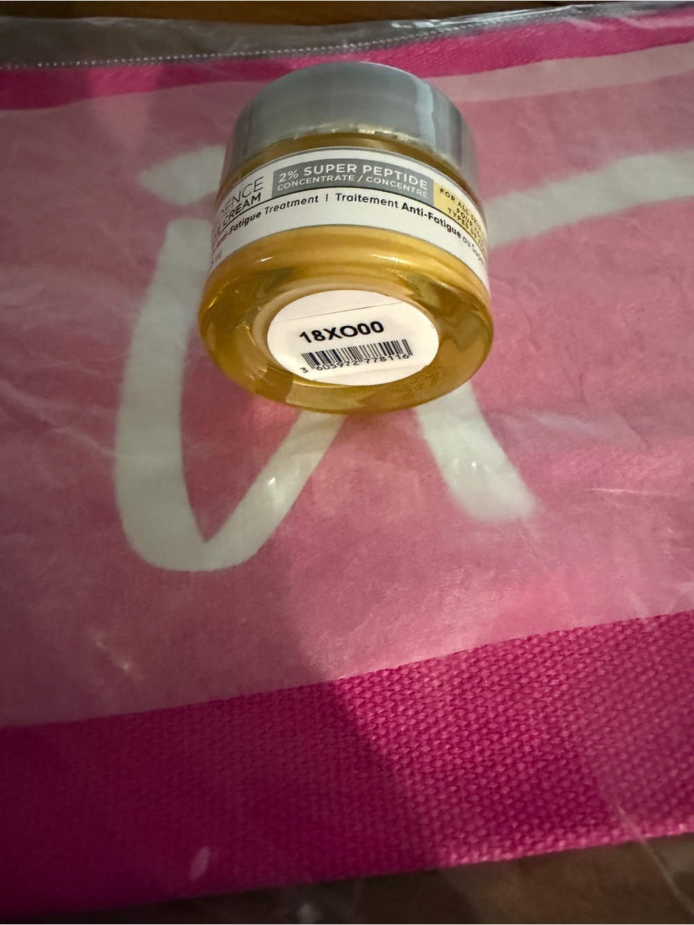 IT Cosmetics Hot Pink Cosmetic Pouch and Confidence In an Eye Cream Bundle! NEW! - Picture 5 of 6